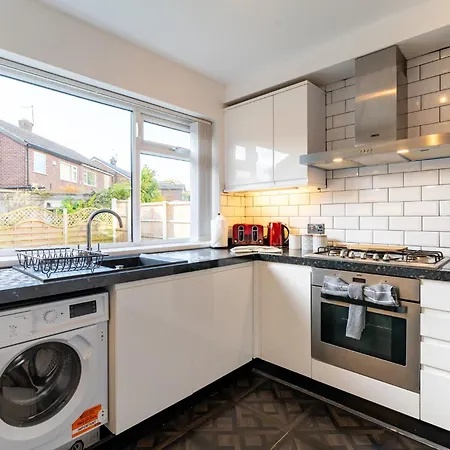 Headingley Next To Stadiums With Off Street Parking And Excellent Transport Links * 利兹