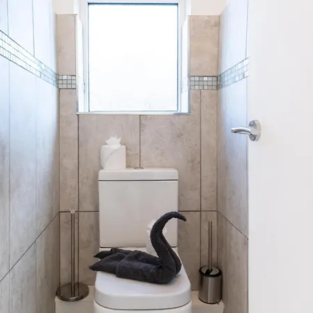 Headingley Next To Stadiums With Off Street Parking And Excellent Transport Links 度假居