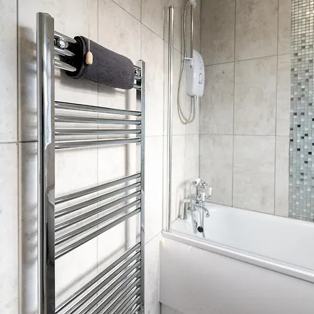 Headingley Next To Stadiums With Off Street Parking And Excellent Transport Links