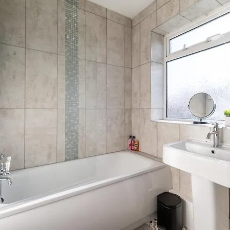 Headingley Next To Stadiums With Off Street Parking And Excellent Transport Links Λιντς