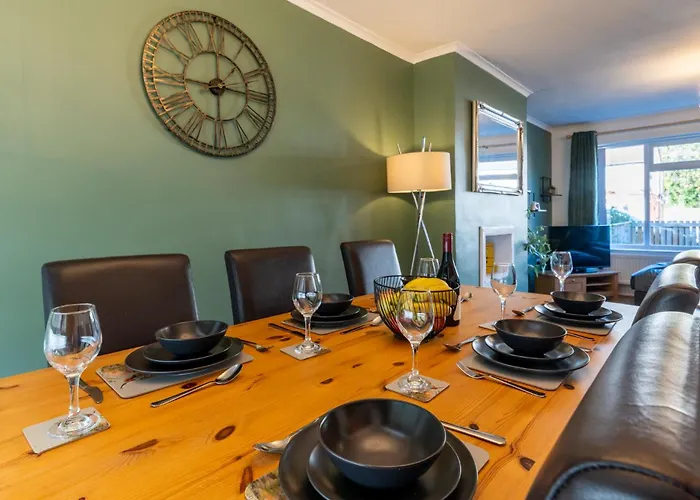 Headingley Next To Stadiums With Off Street Parking And Excellent Transport Links Holiday home