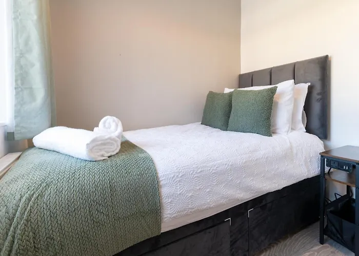 Headingley Next To Stadiums With Off Street Parking And Excellent Transport Links *