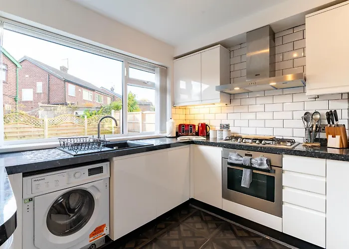 Headingley Next To Stadiums With Off Street Parking And Excellent Transport Links * Leeds (West Yorkshire)