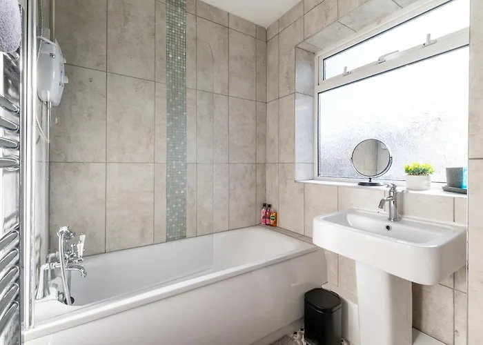 Headingley Next To Stadiums With Off Street Parking And Excellent Transport Links Leeds (West Yorkshire)