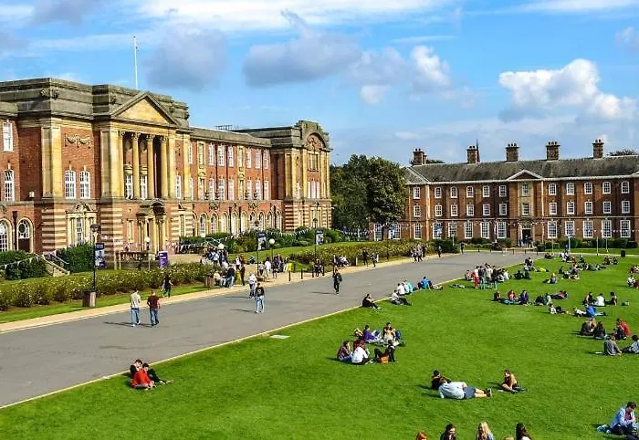 Будинок відпочинку Headingley Next To Stadiums With Off Street Parking And Excellent Transport Links *