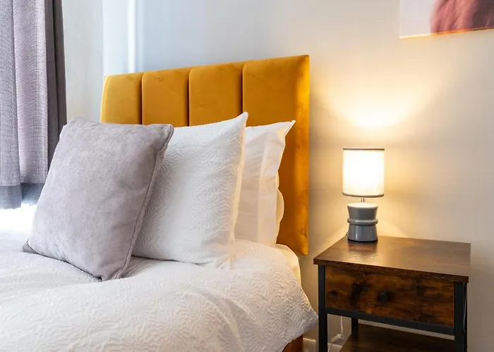 Headingley Next To Stadiums With Off Street Parking And Excellent Transport Links Holiday home Leeds (West Yorkshire)